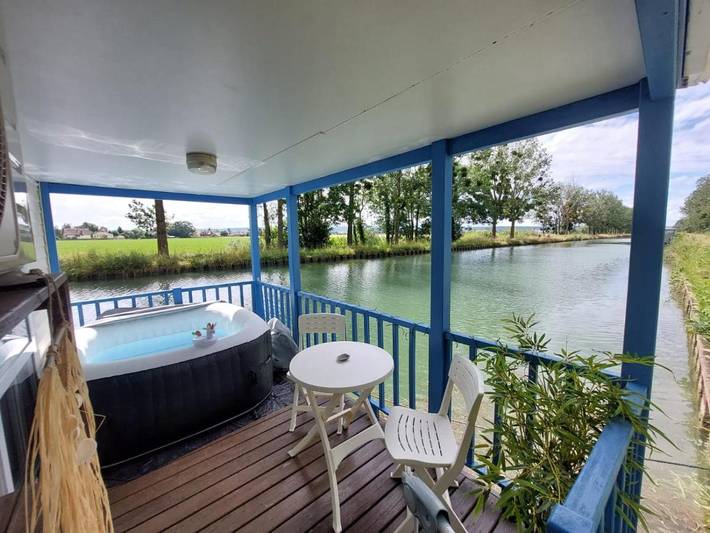 Bateau pour 6 personnes, avec jacuzzi et jardin, adapté aux familles en Bourgogne-Franche-Comté - 2