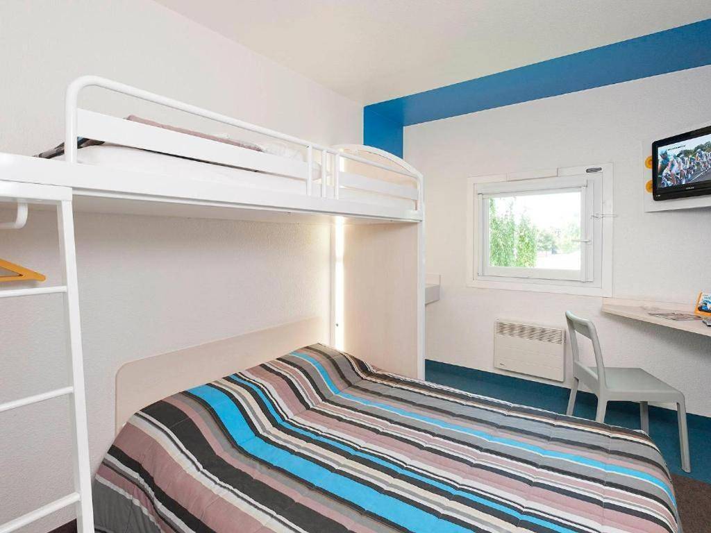 Hotel First Eco Savigny Villemoisson Centre Commercial Carrefour in Épinay-sur-Orge, Essonne