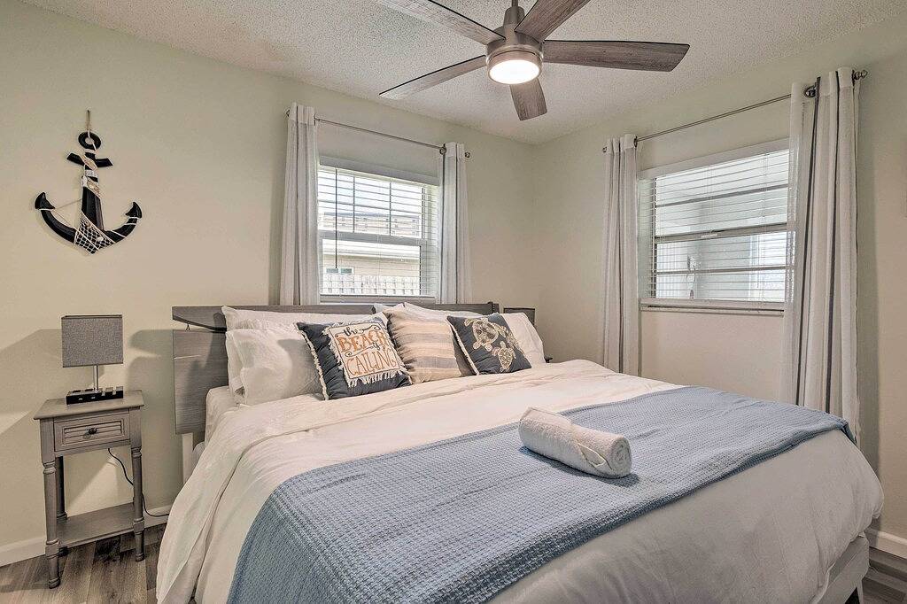 Boat Lovers Paradise: Walk to Private Beach! in Hutchinson Island