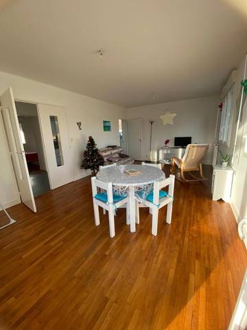 Location de vacances pour 6 personnes, avec jardin et terrasse à Jaunay-Clan