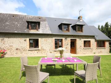 Gîte pour 6 personnes, avec jardin à Passais