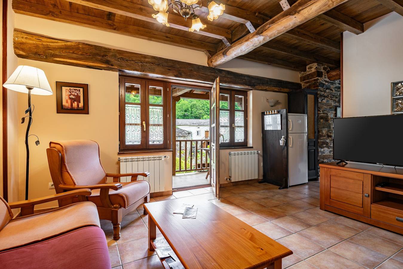 Entire apartment, Apartment 'Mira' with Mountain View, Private Terrace and Wi-Fi in Boal, Costa Verde (Spain)