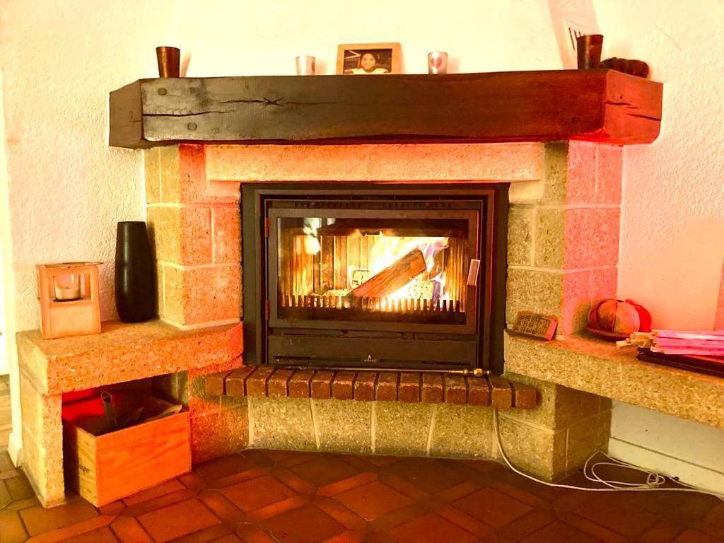 Cheerful villa with fireplace, bath-tub and garden in Noville, Genfer See
