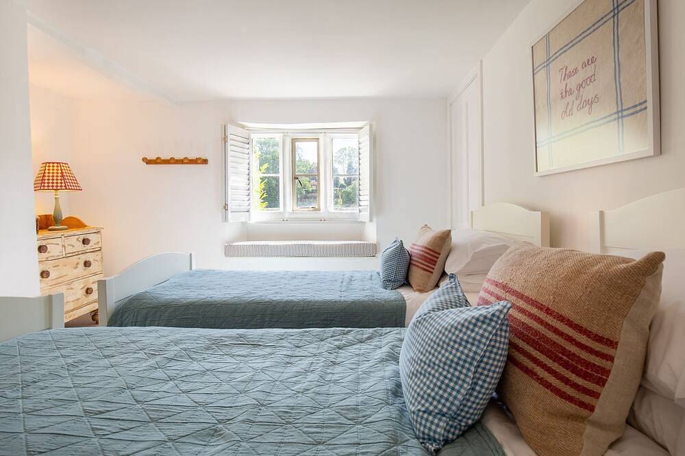 Sage Cottage, Blockley - sleeps 6 guests in 3 bedrooms in Blockley, Gloucestershire