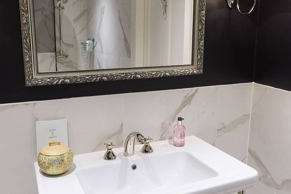 Deluxe double room with views of Falkland Palace in Regio Fife