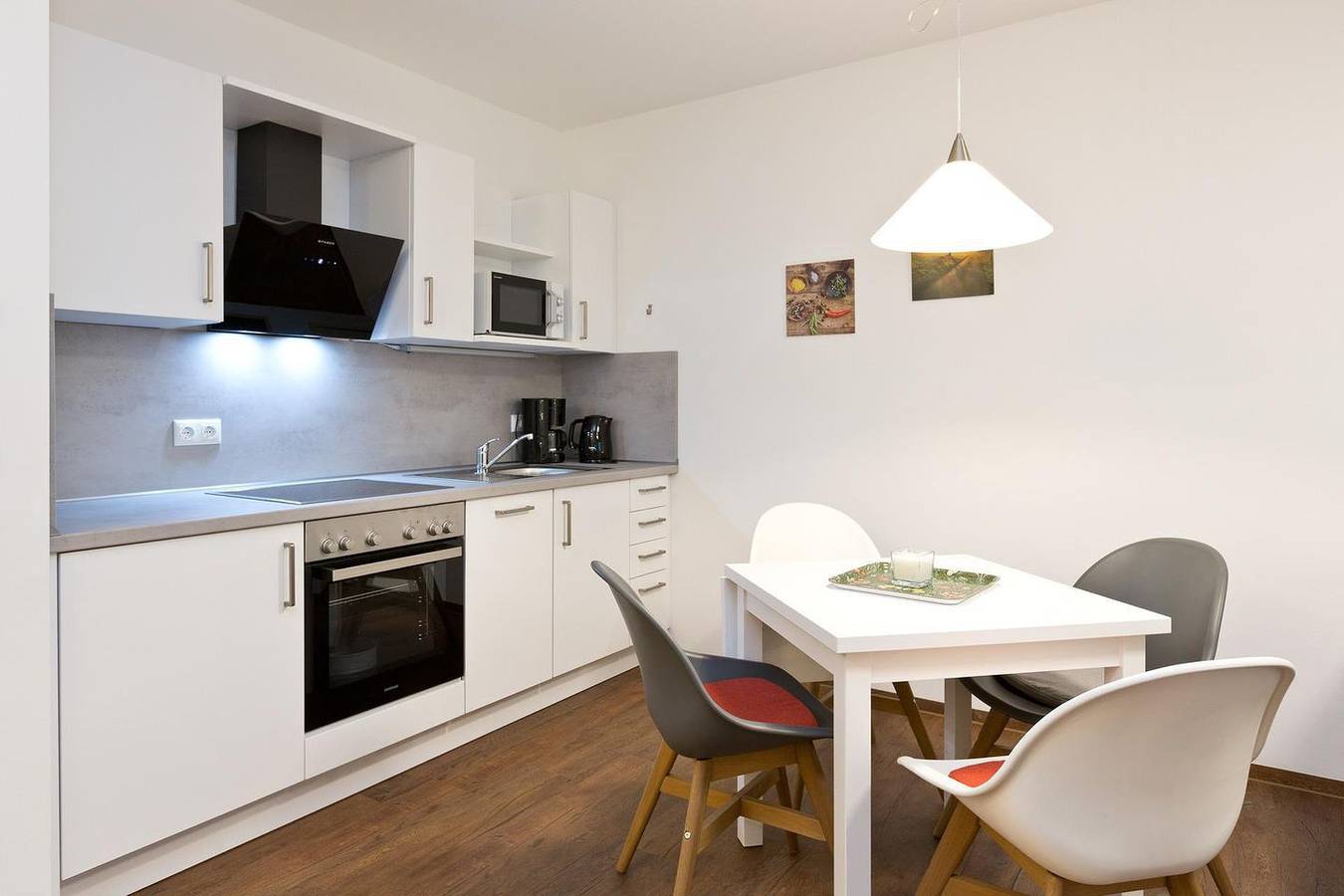 Ganze Wohnung, Zentrales Ferienapartment mit Terrasse am Hafen in Röbel/Müritz. in Röbel, Müritz