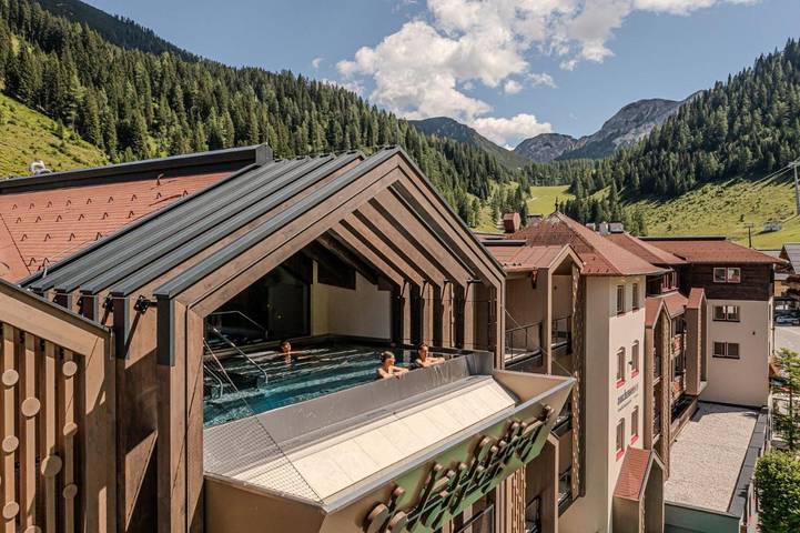 Hotel für 2 Personen, mit Balkon und Terrasse sowie Kinderpool und Pool am Zauchensee