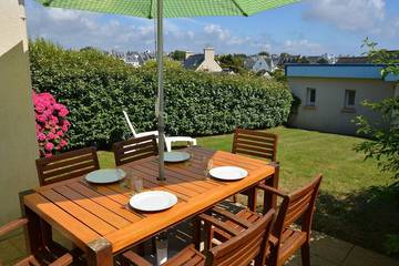 Location de vacances pour 6 personnes, avec piscine ainsi que terrasse et jardin, animaux acceptés dans Plage Porz Liogan Le Conquet