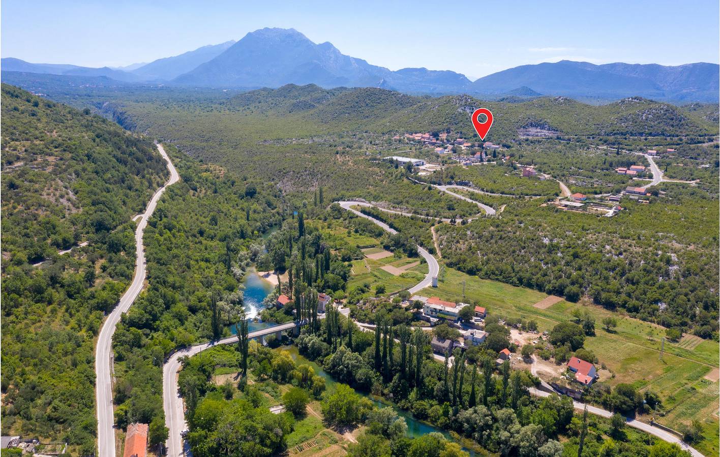 Gemütliche 2-Zimmer-Wohnung mit Pool, WLAN und Terrasse in Dalmatinisches Zagora