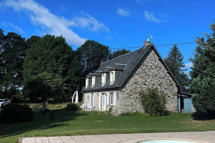 Location de vacances pour 10 personnes, avec jardin à Bagnols