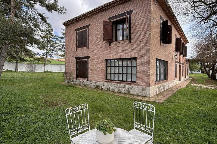 Casa de vacaciones para 14 personas, con piscina y jardín en Provincia de Burgos