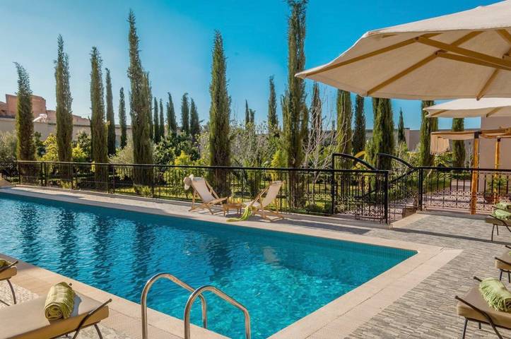 Riad pour 3 personnes, avec vue ainsi que piscine et jardin, animaux acceptés