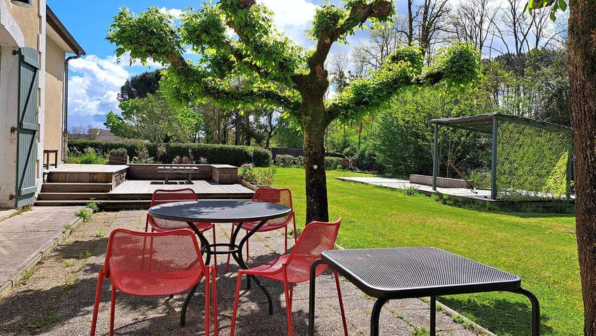 Gîte pour 8 personnes, avec terrasse et piscine à Mézos - 3