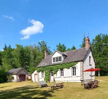 Gîte pour 10 personnes, avec terrasse et jardin, animaux acceptés à Nouan-le-Fuzelier