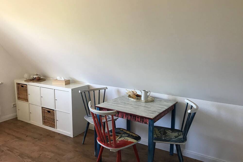 Ganze Wohnung, Liebevoll eingerichtete Ferienwohnung im Herzen vom Haltingen, 15 min bis Basel in Weil am Rhein, Südschwarzwald