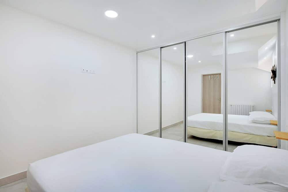 Entire apartment, Appartement in the heart of Paris ☆ Canal de L'ourq/Crimée ☆ in Paris, Ile de France
