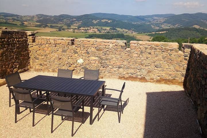 Gîte pour 10 personnes, avec jardin et balcon à Saint-Forgeux