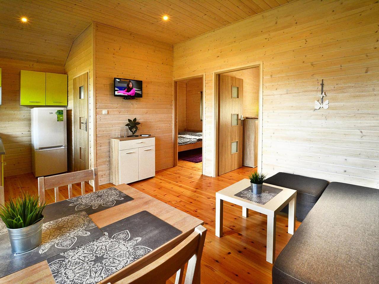 Ferienhäuser mit Klimaanlage, Pool und Whirlpool in Powiat Sławieński