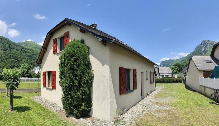 Location de vacances pour 10 personnes, avec jardin et vue à Gère-Bélesten