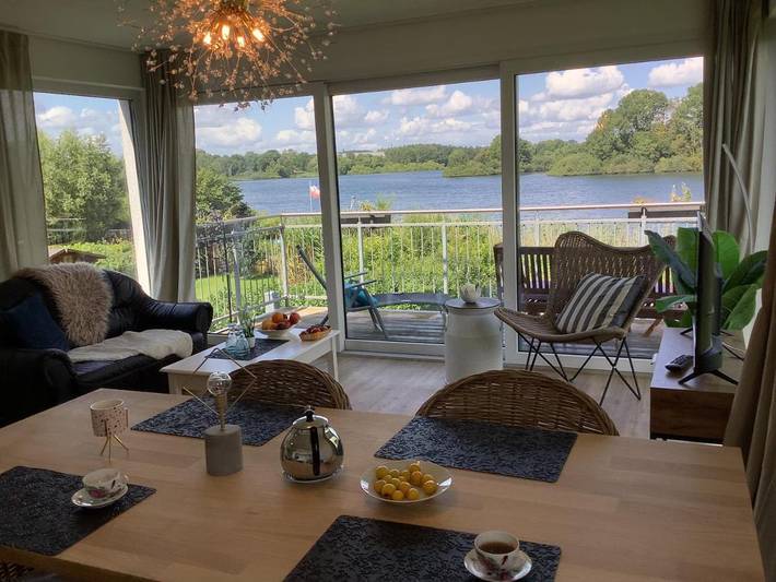 Ferienwohnung für 4 Personen, mit Balkon und Terrasse sowie Garten und Seeblick in Plön