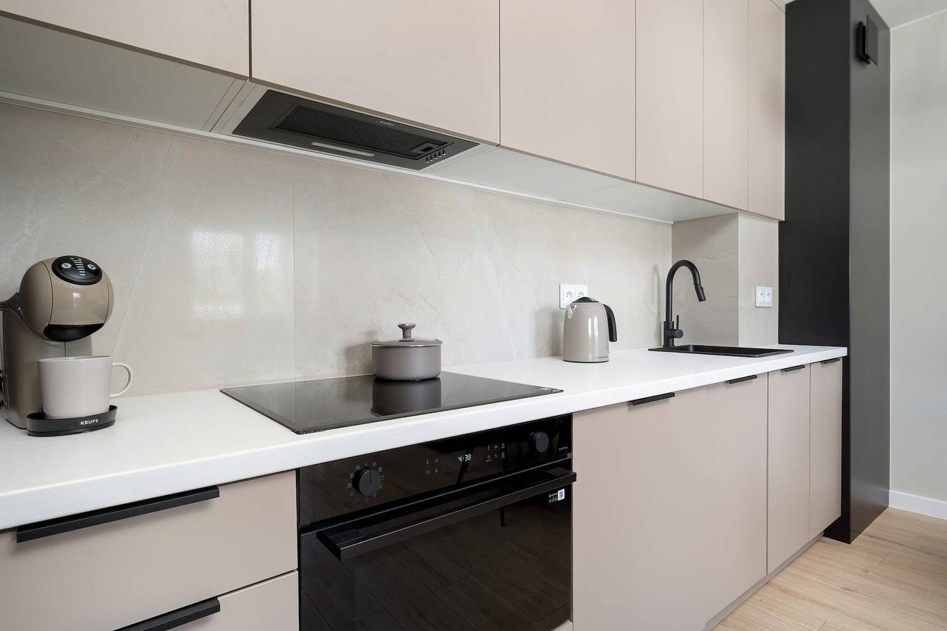 Appartamento intero, Family Apartment with Balcony   Workspace  Air Conditioning and Parking in Breslavia, Niederschlesien