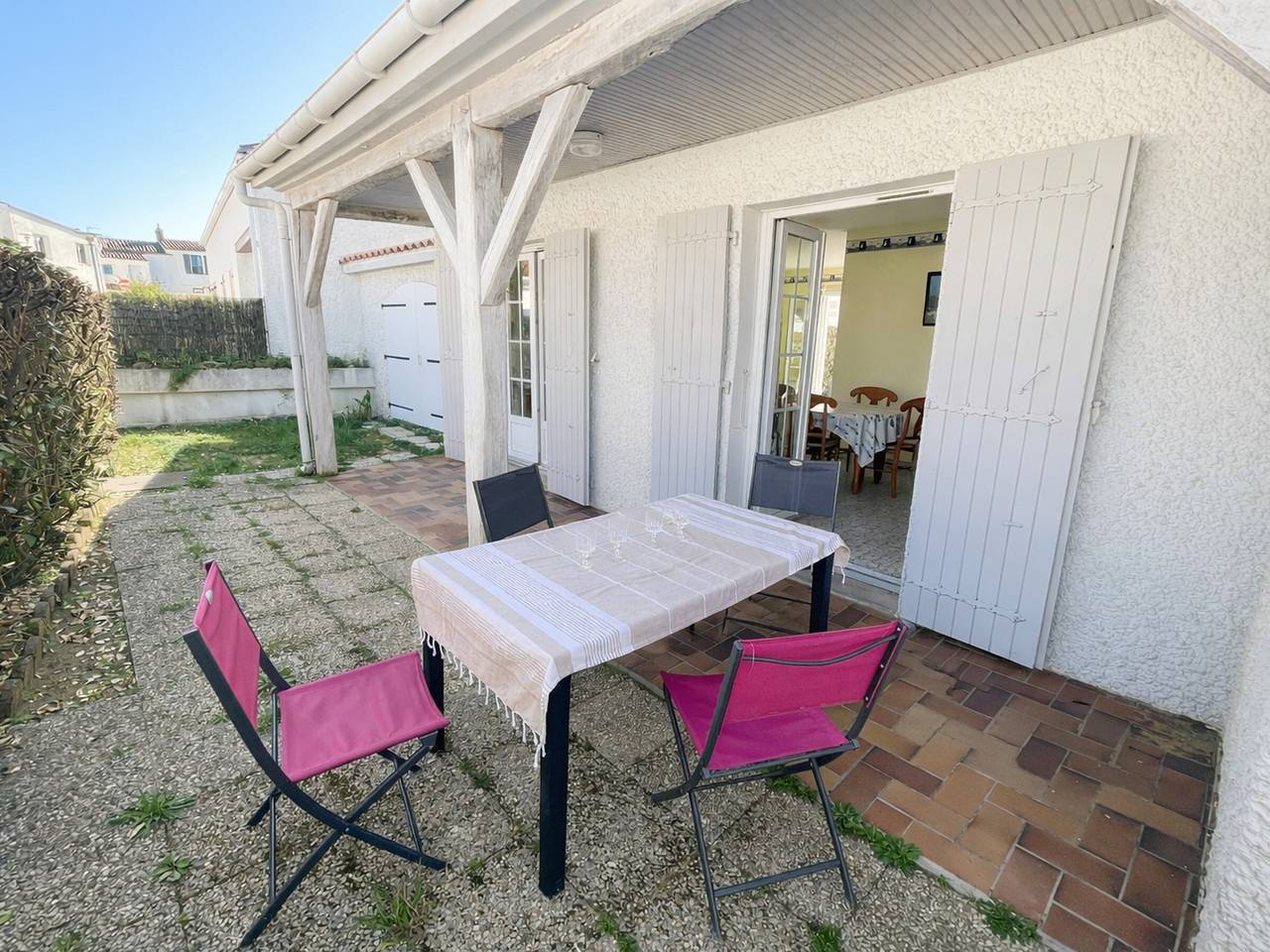 Single-Story House Downtown, Near Beach, Private Garden, Parking, Pets Allowed in La Tranche-sur-Mer, Vendée