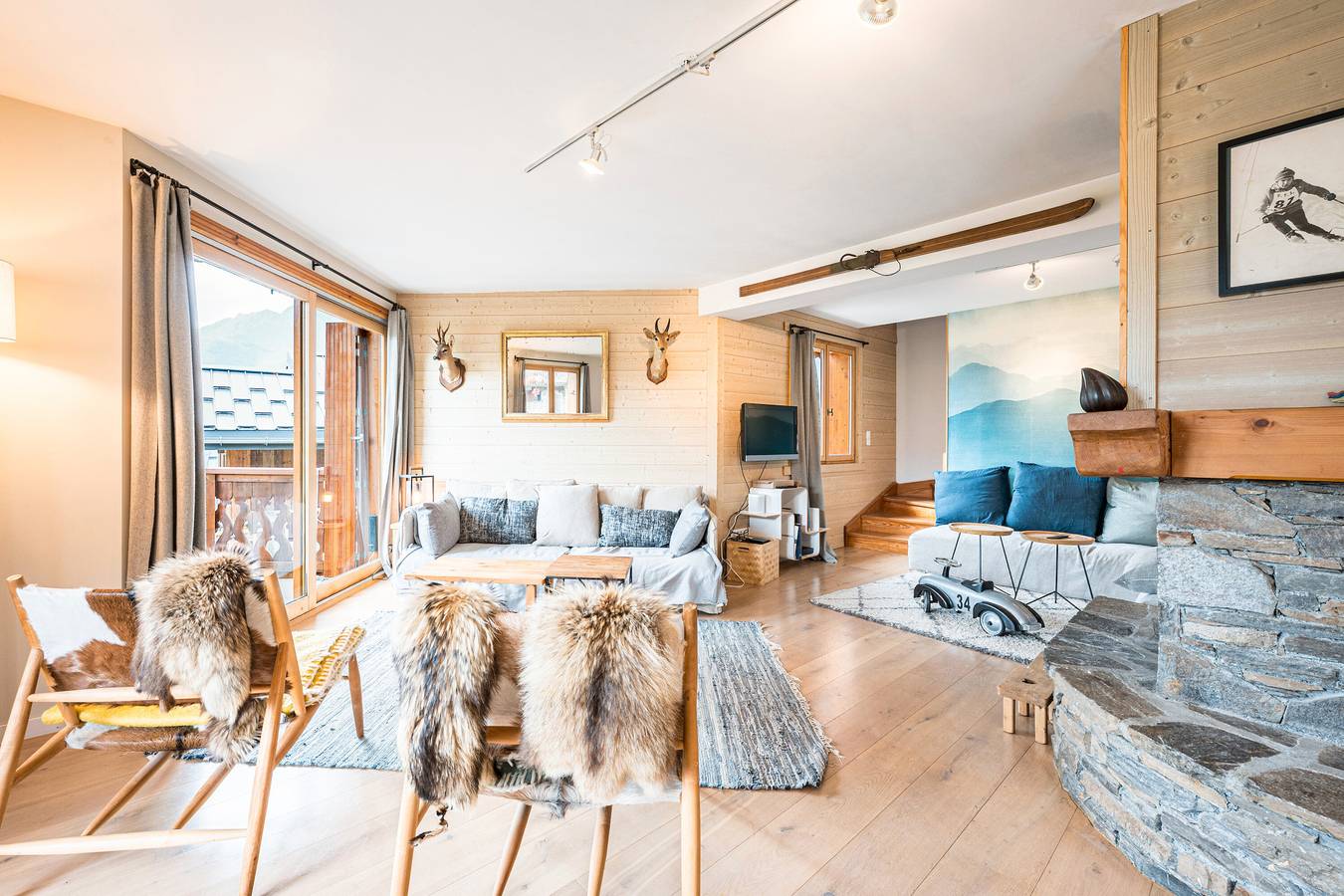 Chalet 'Marmotte' with Mountain View, Private Terrace and Wi-Fi in Saint-Martin-de-Belleville, Les Trois Vallées