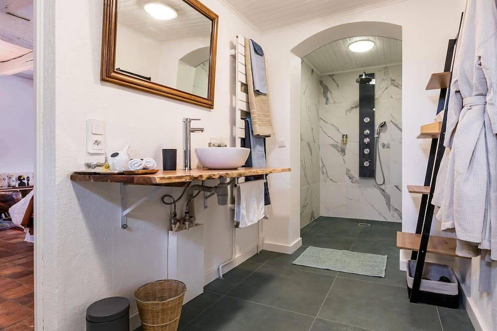 Charming Nature Retreat: Spacious Suite, Modern Comfort, Yoga & Eco-Friendly Amenities in Blain, Chateaubriant e dintorni