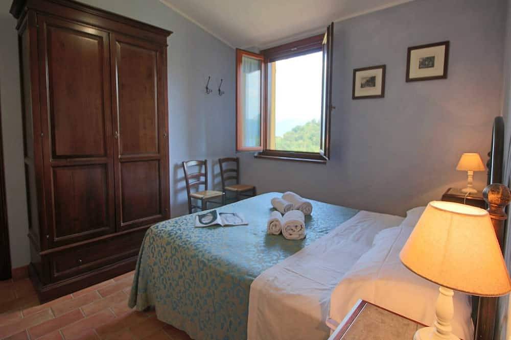 Pet-Friendly Cottage with pool in Bettona, Perugia Province
