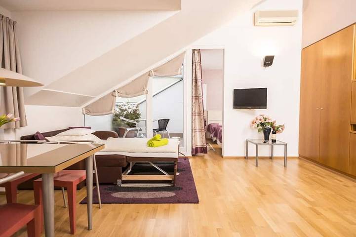 Ganze Wohnung, Appartement 2  Dachgeschosswohnung mit Terrasse in Hernals, Wien