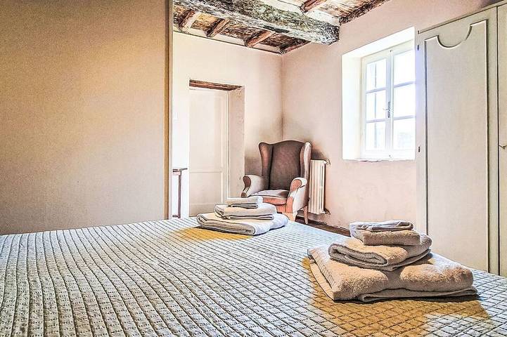 Villa indipendente con WIFI, piscina privata, TV, terrazza, animali ammessi, vista panoramica in Barga, Provincia di Lucca