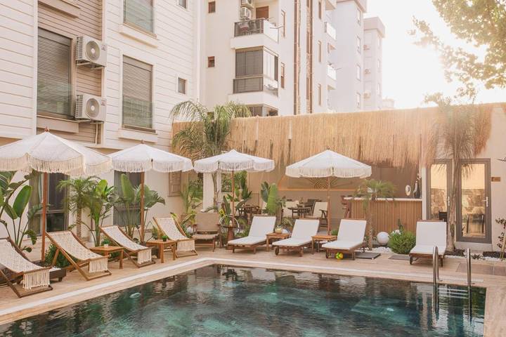 Ferielejlighed for 4 personer, med pool og udsigt samt have - 1