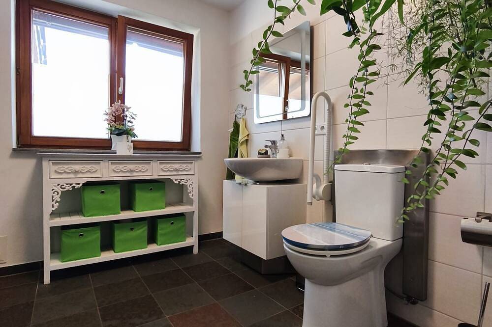 Ganze Wohnung, 130 qm Ferienwohnung für 2-4 Personen - Ferienwohnung im Ferienhaus in in Malchow, Fleesensee