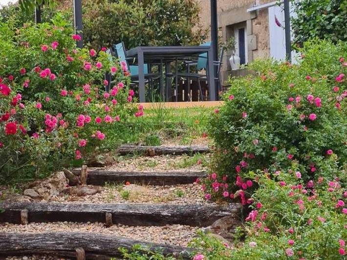 Location de vacances pour 9 personnes, avec jardin et terrasse à Tronget - 2