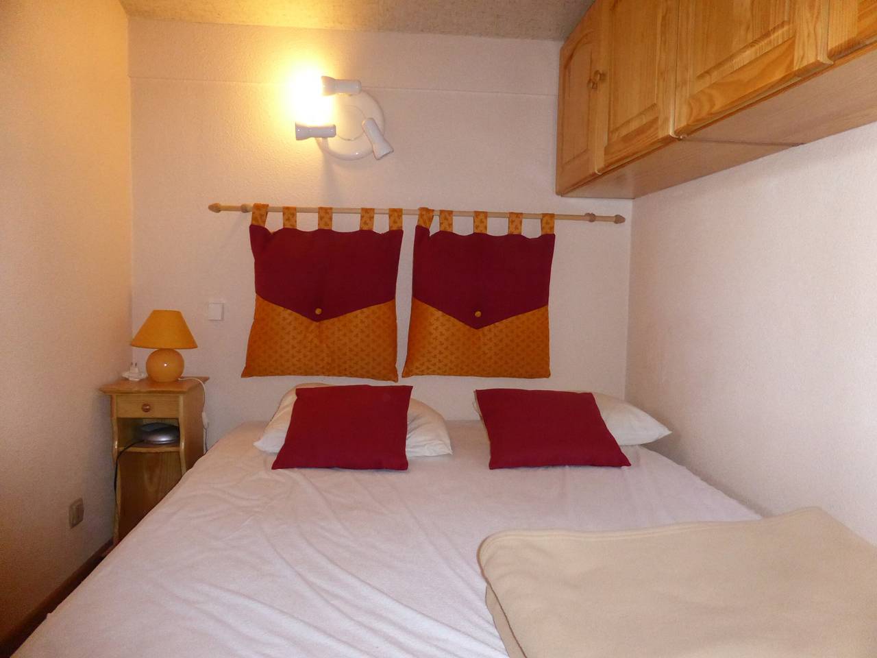 Entire apartment, Cozy 2-room apartment for 5 in central Combloux, balcony, parking included in Combloux, Pays du Mont-Blanc