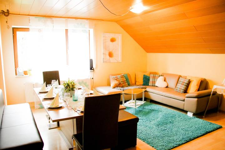 Ganze Wohnung, Ferienhof Brunner - Gruppenferienwohnung "Dorfglück", 180qm, Garten, Balkon, 3 Schlafzimmer, 1 Mehrbettzimmer, max. 13 Personen in Hayingen, Neckar-Alb