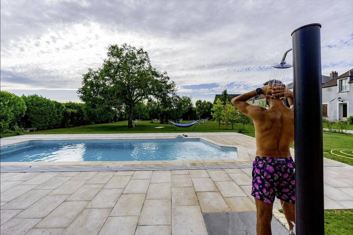 Gîte pour 13 personnes, avec vue ainsi que piscine et jardin à Gironville (Seine-et-Marne)