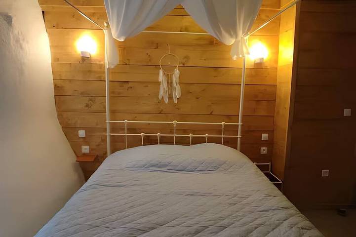 In the heart of Sancy: a vacation rental with a fireplace, a large garden, and mountain views in Chastreix, Regionaler Naturpark Volcans d'Auvergne