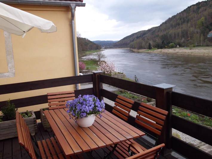 Ferienwohnung für 5 Personen, mit Terrasse und Garten sowie Ausblick in Stadt Wehlen