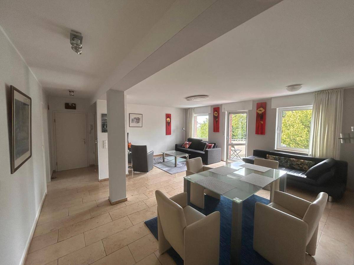 Ganze Wohnung, Großzügiges Design-Apartment nahe Köln - Balkon und Parkplatz in Pulheim, Rhein-Erft-Kreis