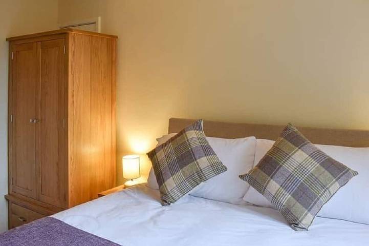 Ganze Wohnung, Claife View - Parking, Balcony, 1 min walk to central Bowness in Bowness-on-Windermere, Lake District