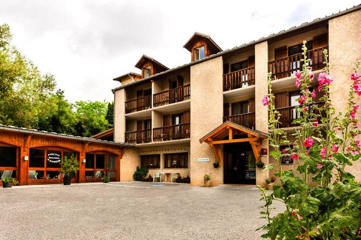 Hôtel pour 2 personnes, avec piscine ainsi que jardin et jacuzzi à Guillestre - 4
