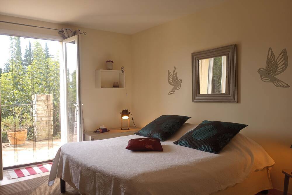 Villa mit Pool und optional angebracht Raum Ferienwohnung für 2 in Sarrians, Vaucluse