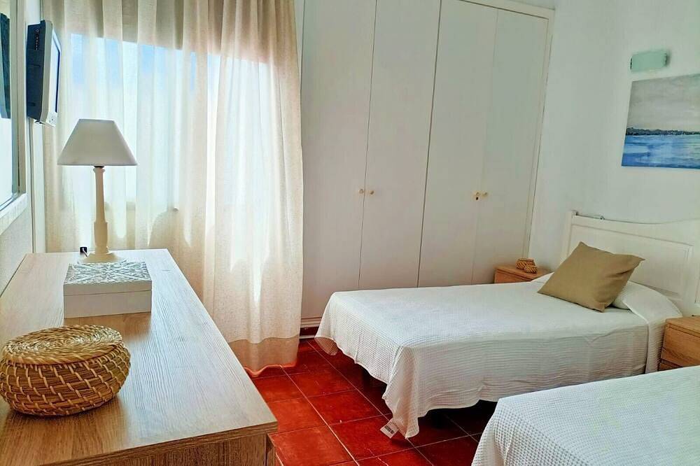 Holiday Home 'Casa Perla' with Shared Pool, Private Terrace and Wi-Fi in Playa de Santiago, San Sebastián de la Gomera