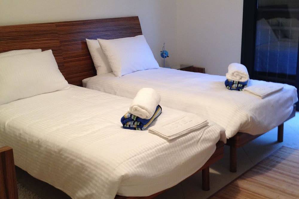 Ganze Wohnung, Luxus-Penthouse-Apartment, atemberaubender Blick auf die Bucht von Kotor, Gemeinschaftspool, Wlan in Dobrota, Opština Kotor