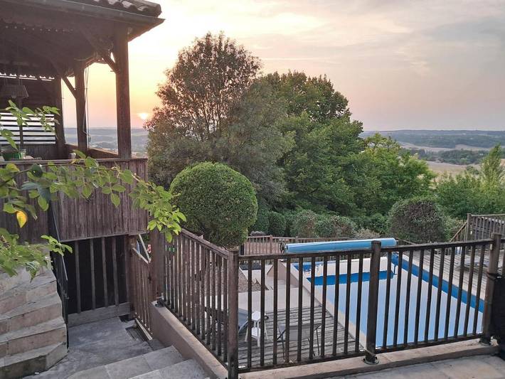 Maison d’hôte pour 4 personnes, avec Terrasse et Jardin ainsi que Piscine et Vue à Monflanquin