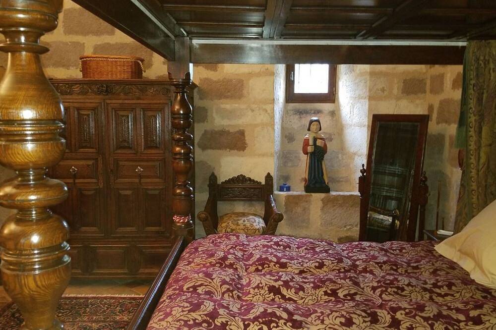 Appartement entier, Château Manoir in Ayen, Région de Brive-la-Gaillarde