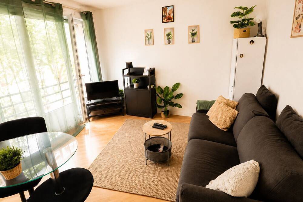 Appartement entier, Grand Studio Cosy & Élégant - Proche Paris in Colombes, Hauts-de-Seine