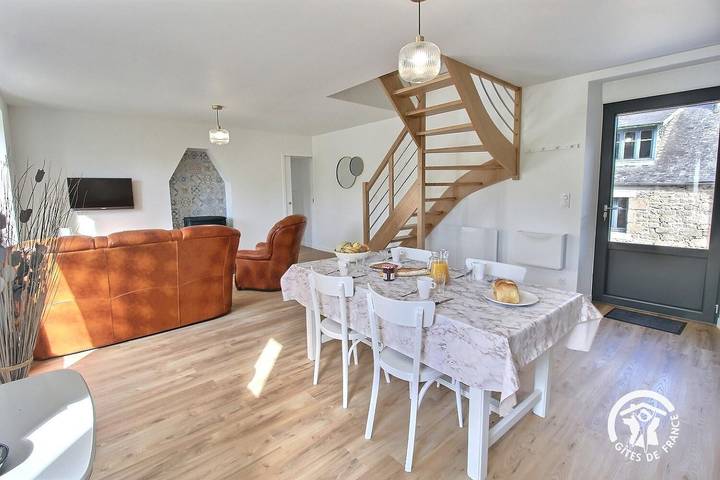 Gîte pour 4 personnes, avec Terrasse ainsi que Jardin et Vue à Lanvellec - 2