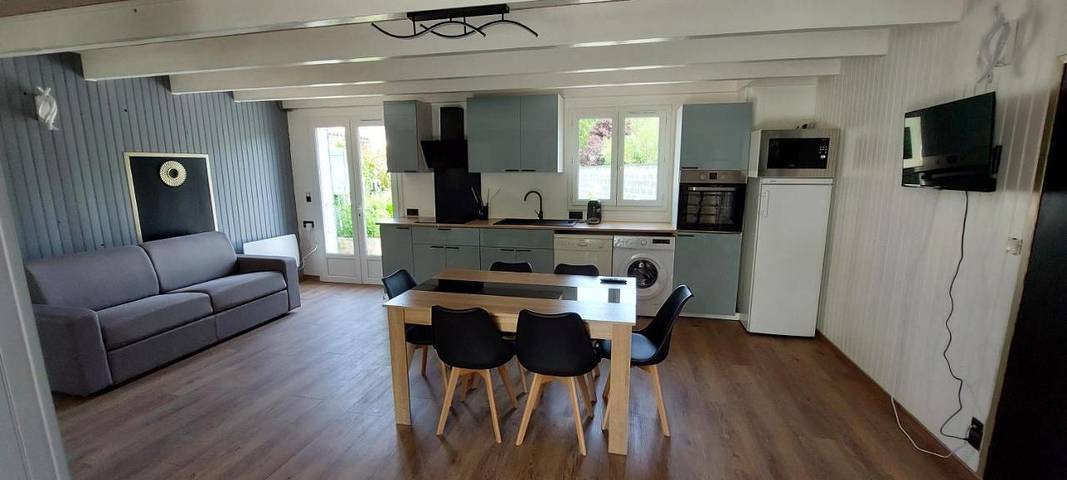 Location de vacances pour 6 personnes, avec Balcon et Terrasse ainsi que Jardin et Vue dans Bords